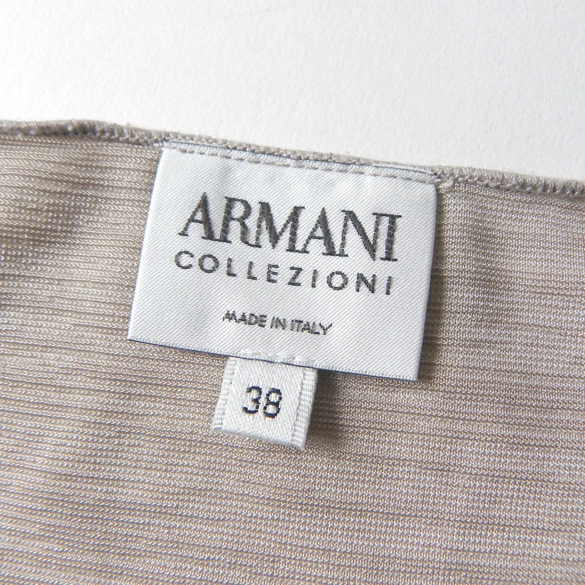 イタリア製 アルマーニコレツィオーニ ARMANI COLLEZIONI Vネックフロントギャザートップス 半袖 38 ベージュ l0423-10_画像3