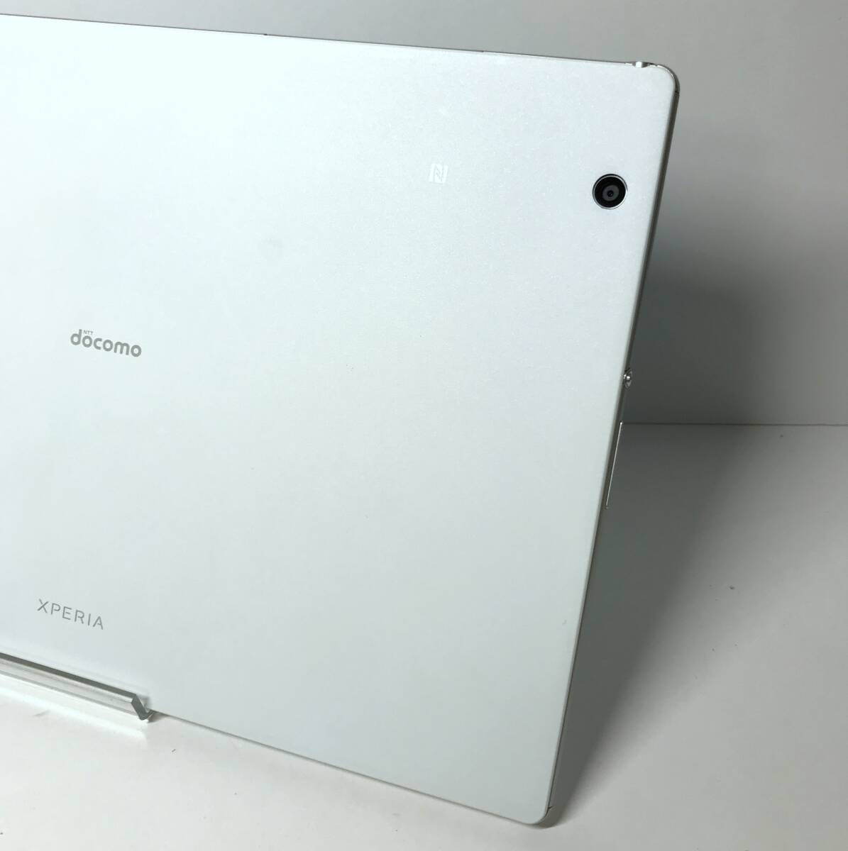 中古 外装良好 ジャンク品 SONY Xperia Z4 Tablet SO-05G ホワイト SIMロック解除済 10.1インチ バッテリー良好の画像4