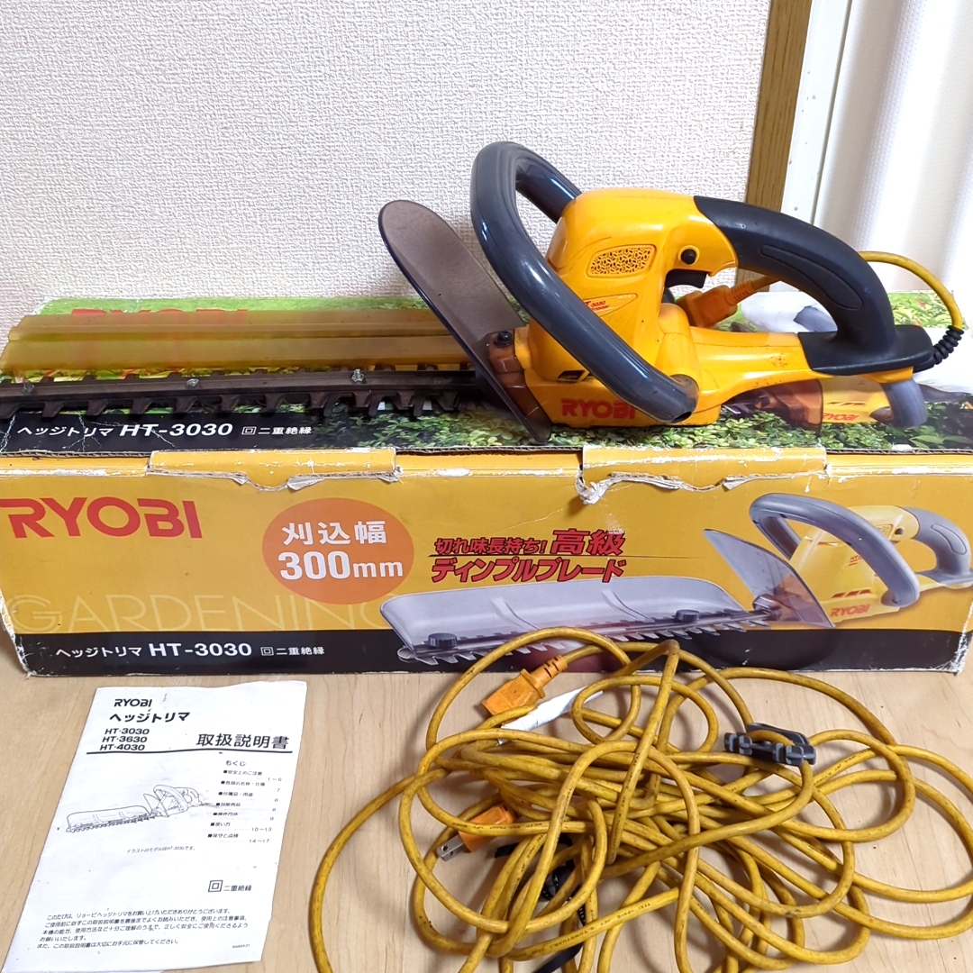 ★動作OK★ RYOBI ヘッジトリマ HT-3030 300ｍｍバリカン 箱付き 刈払機 剪定 庭手入れ 伐採 リョービ_画像1