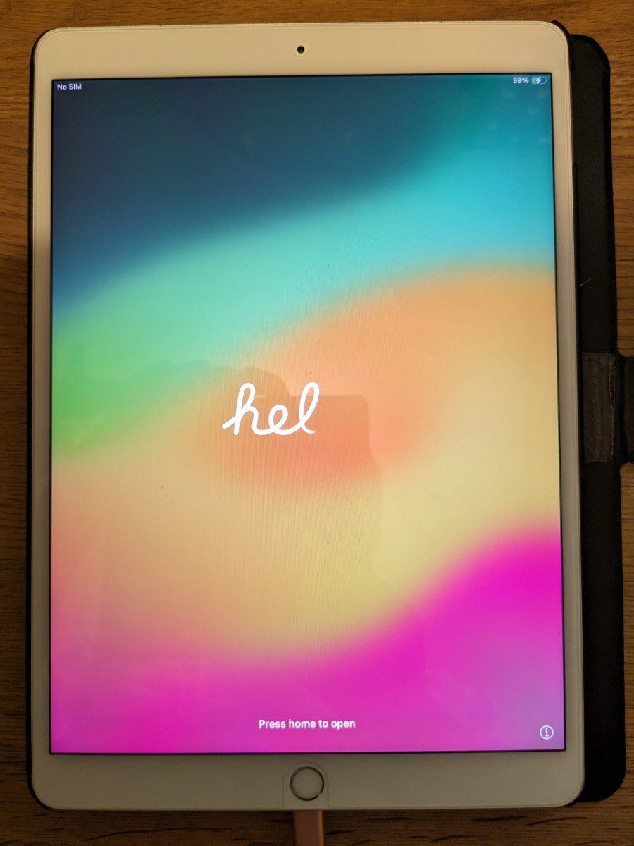Apple iPad Pro 10.5インチ MPHH2J/A 256GB Wi-Fi + Celluler(docomo) _画像2