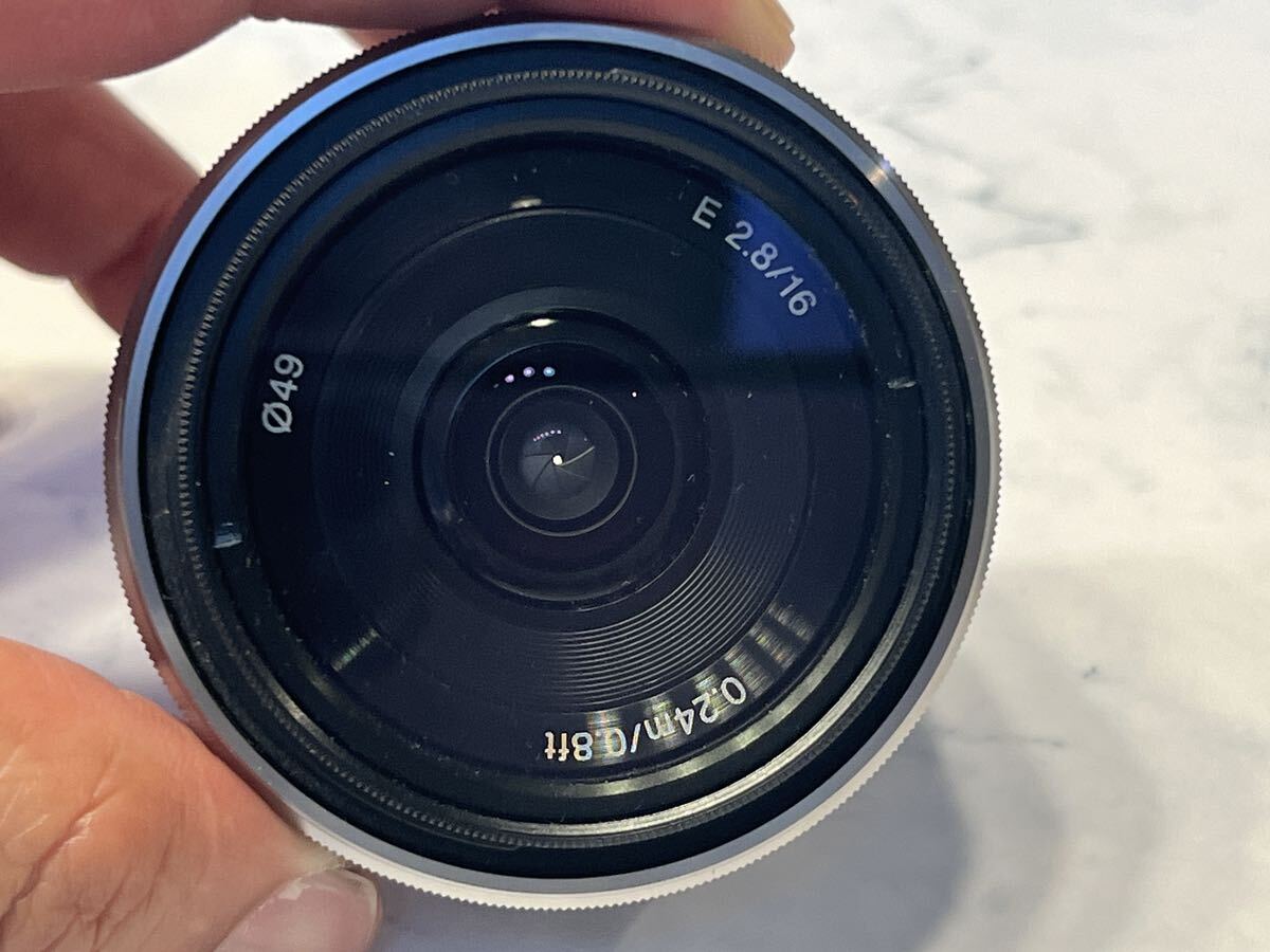 SONY Eマウント レンズ SEL16F28 単焦点 シルバー 16mm f2.8の画像2