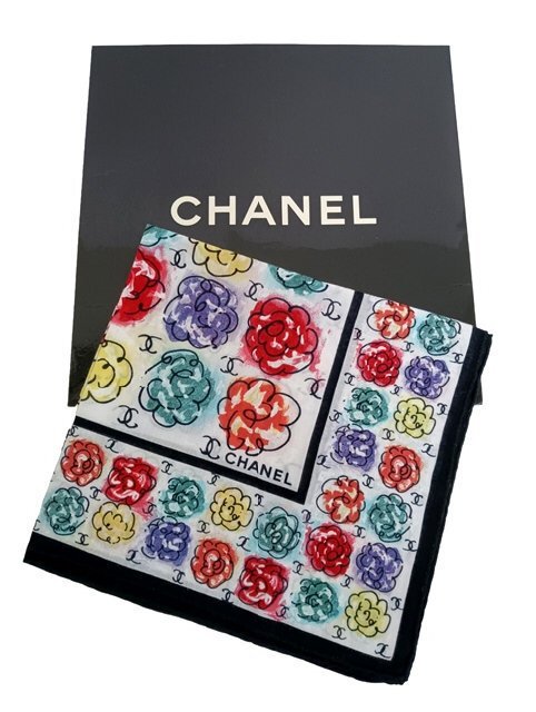 シャネル　CHANEL カメリア　ココマーク　バンダナ　スカーフ　ハンカチ　レア　正規品　ヴィンテージ　花柄 箱付　美品_画像5