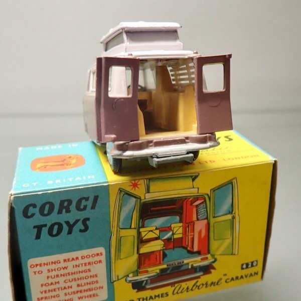 * подлинная вещь CORGI 420 Ford Caravan кемпер 1/43 *