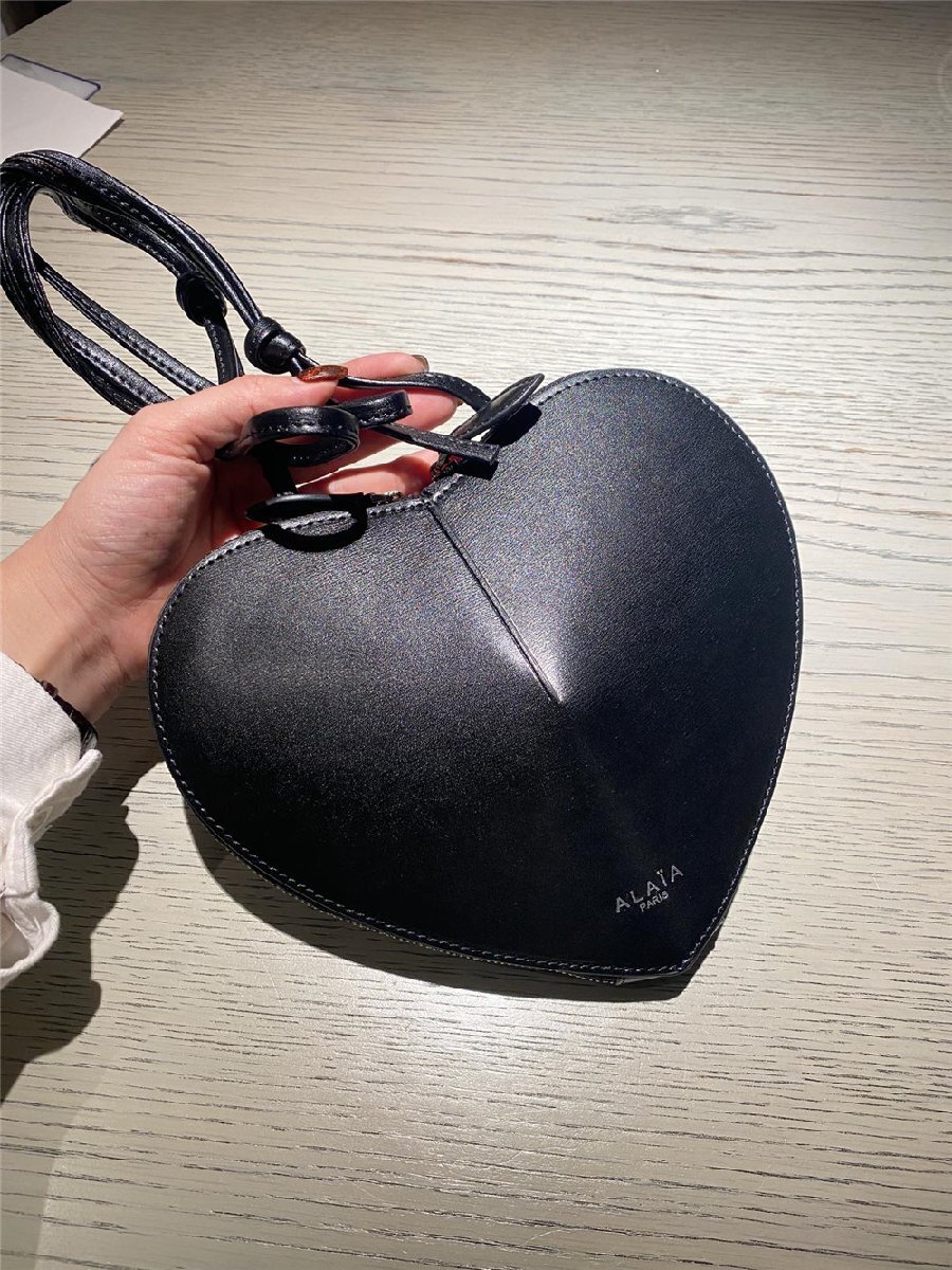 [ALAIA] ARAI aLe Coeur bag Heart shoulder bag black stylish bag 