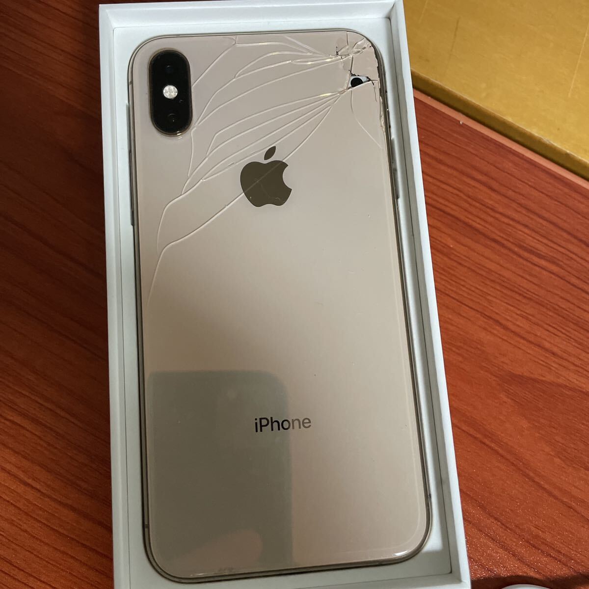 iPhone Xs 64GB ゴールドSIMフリー の画像2