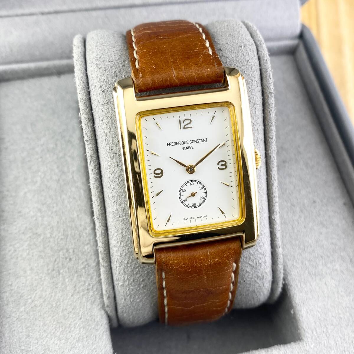 [1 jpy ~]FREDERIQUE CONSTANT Frederique Constant wristwatch men's lady's combined use smoseko white face Gold moveable goods 