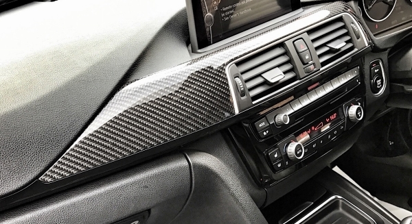 【カーボン製】BMW用 F30系 エアコン吹き出し口 コンソール パネル カバー エアコン ベント トリム ダッシュボード F31F32F33F34F36_お取り付けのイメージ写真です。