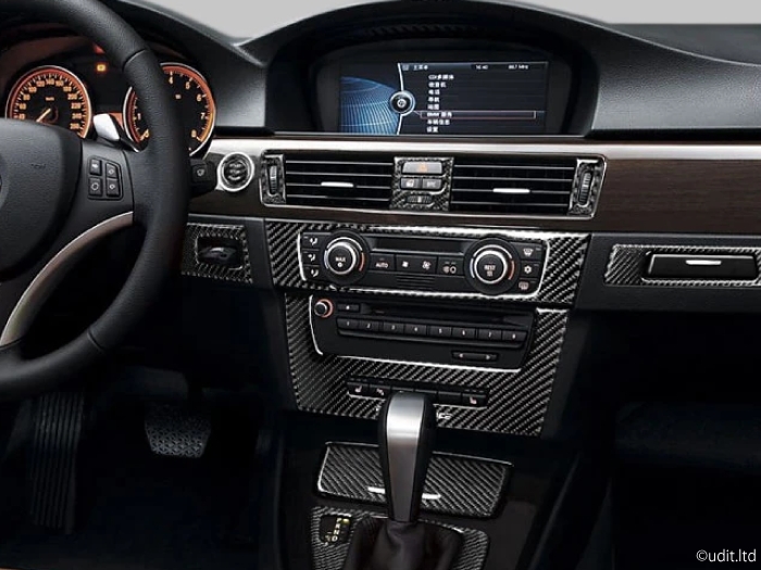 BMW用 E90系 カーボン センターコンソール オーディオ エアコン カバー パネル E91E92E93 トリム シートヒーター有_お取り付けのイメージ写真です。
