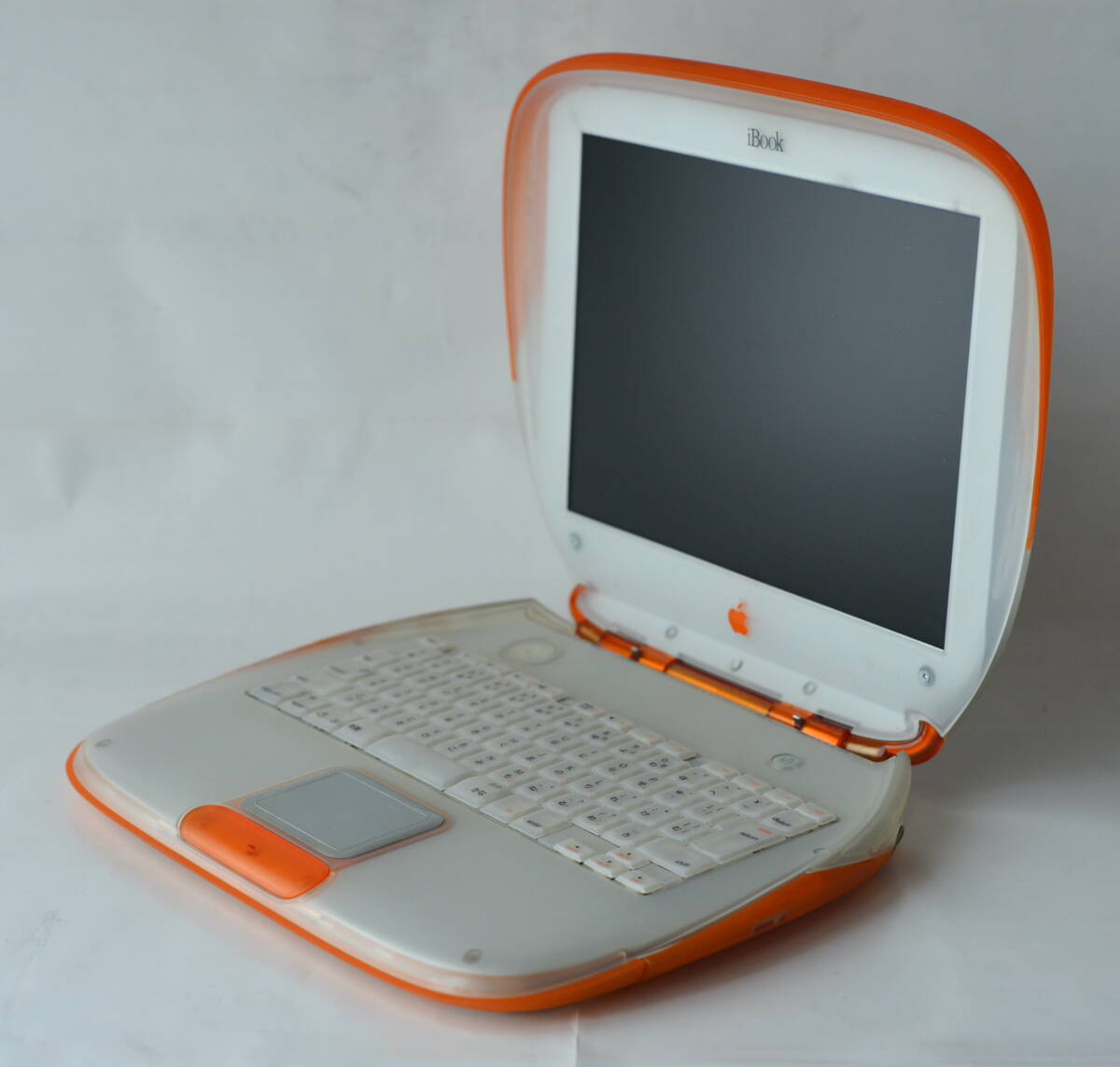 iBook G3 Shell 300MHz 160MB/20GB/CD タンジェリン 美 の画像3