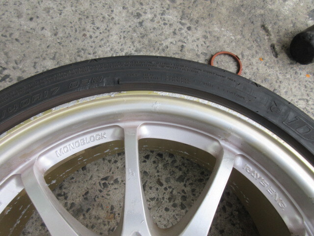 RAYS レイズ CE28N 7.5J-17 +33 114.3-5穴 希少サイズ 215/40R17 ZⅢ 2本 色褪せ・腐食ありの画像9