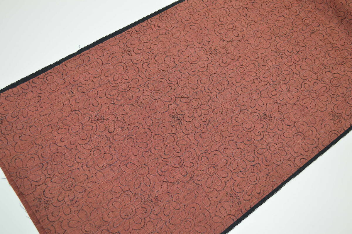【きものや】K81 未使用品 美品 ウール交織 着尺反物 三越扱い 菊モチーフ 赤茶色 の画像2