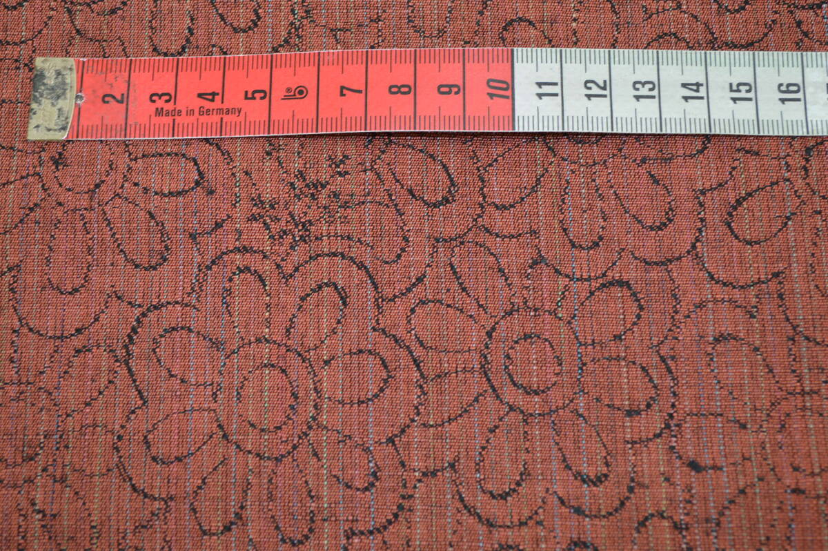 【きものや】K81 未使用品 美品 ウール交織 着尺反物 三越扱い 菊モチーフ 赤茶色 の画像4