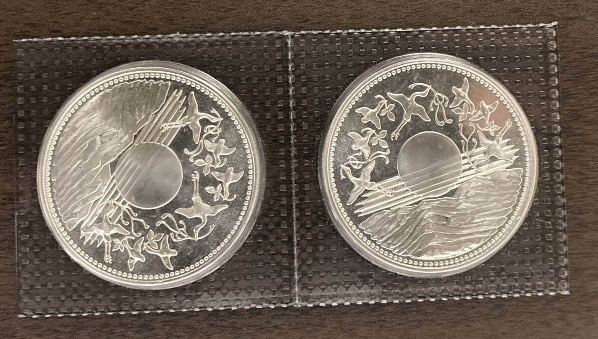 【即決・送料無料】天皇陛下 御在位60年 1万円銀貨 ブリスターパック 繋がり2個纏めの画像1