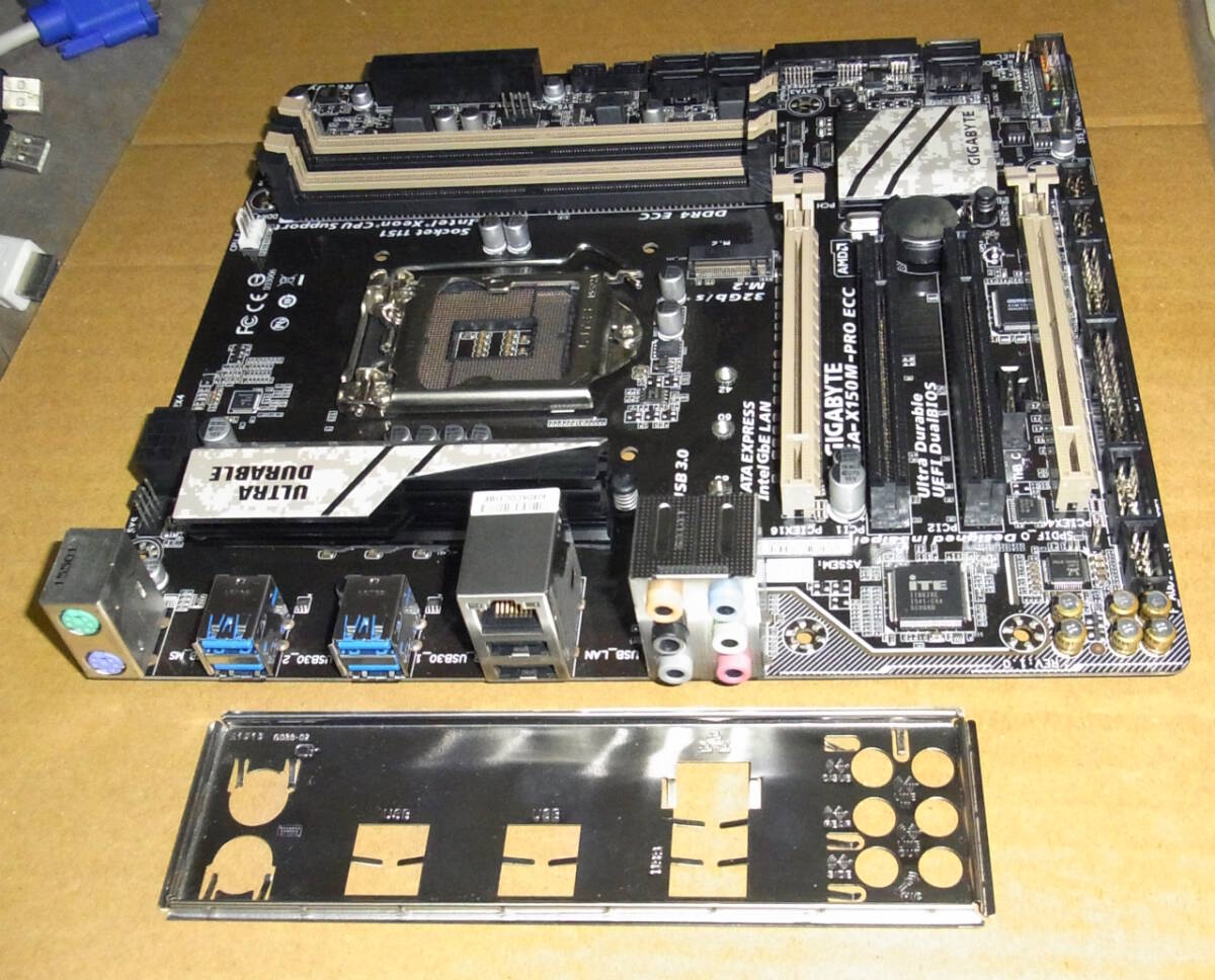 ■GIGABYTE GA-X150M-PRO ECC/LGA1151/C232/microATX/XEON V5・V6対応 中古_画像1