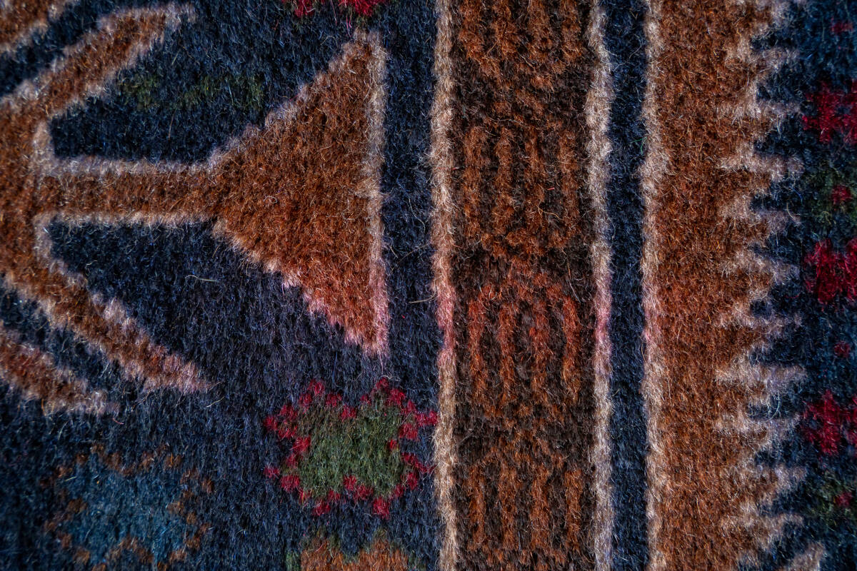 ￥38,000→25,000 スペシャル価格 205×112cm 手織り 絨毯 カーペット ヴィンテージ ラグ ペルシャ絨毯 アウトレット_画像9
