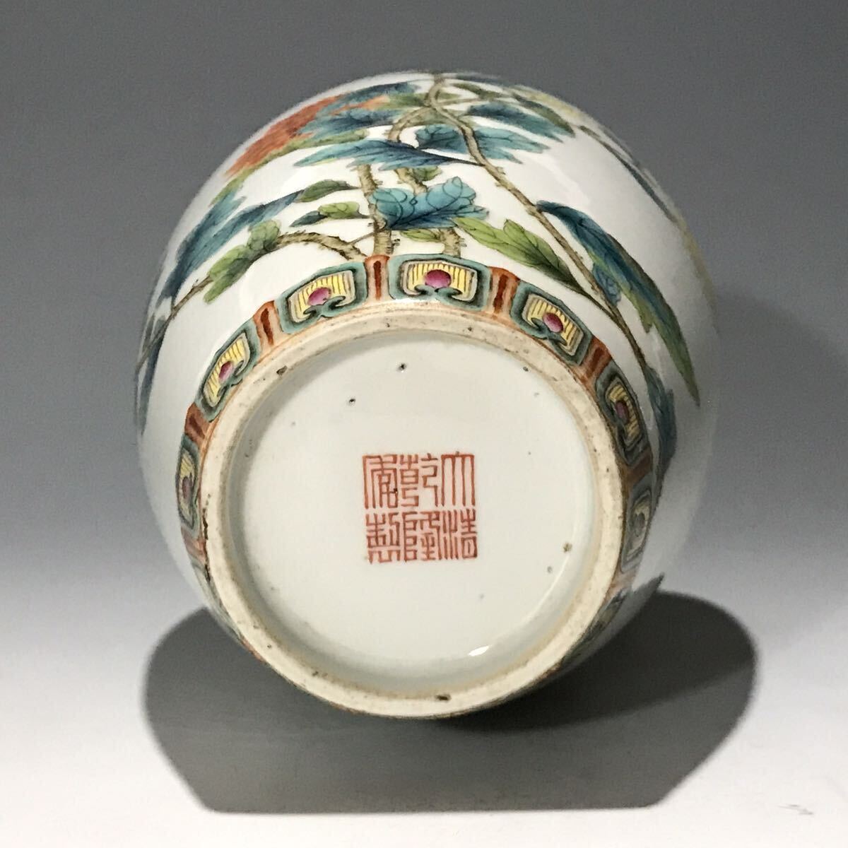 中国美術 唐物コレクター 清時代 色絵花卉文花瓶 大清乾隆年製銘 箱付 時代物の画像9
