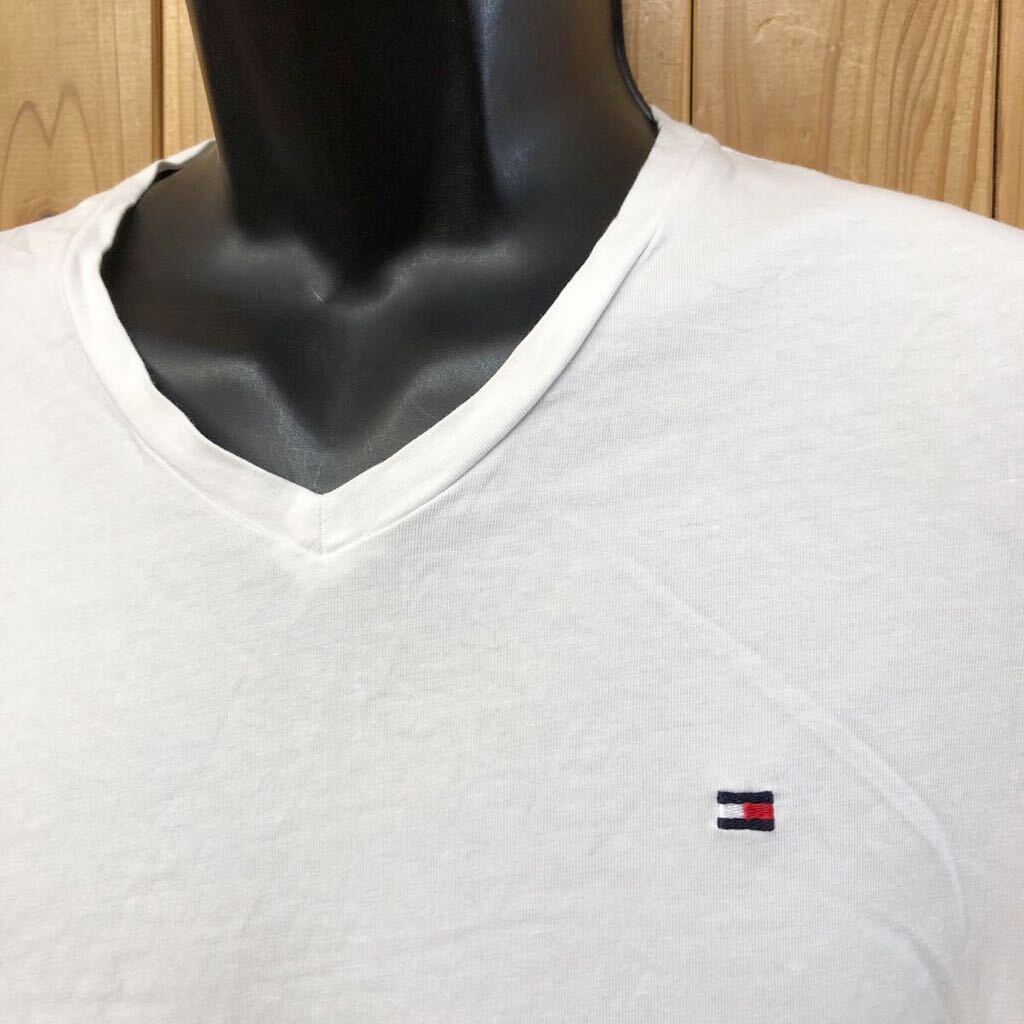 TOMMY HILFIGER /トミーヒルフィガー /メンズM 半袖Tシャツ トップス Ｖネック ロゴ刺繍 白T カジュアル 古着_画像5