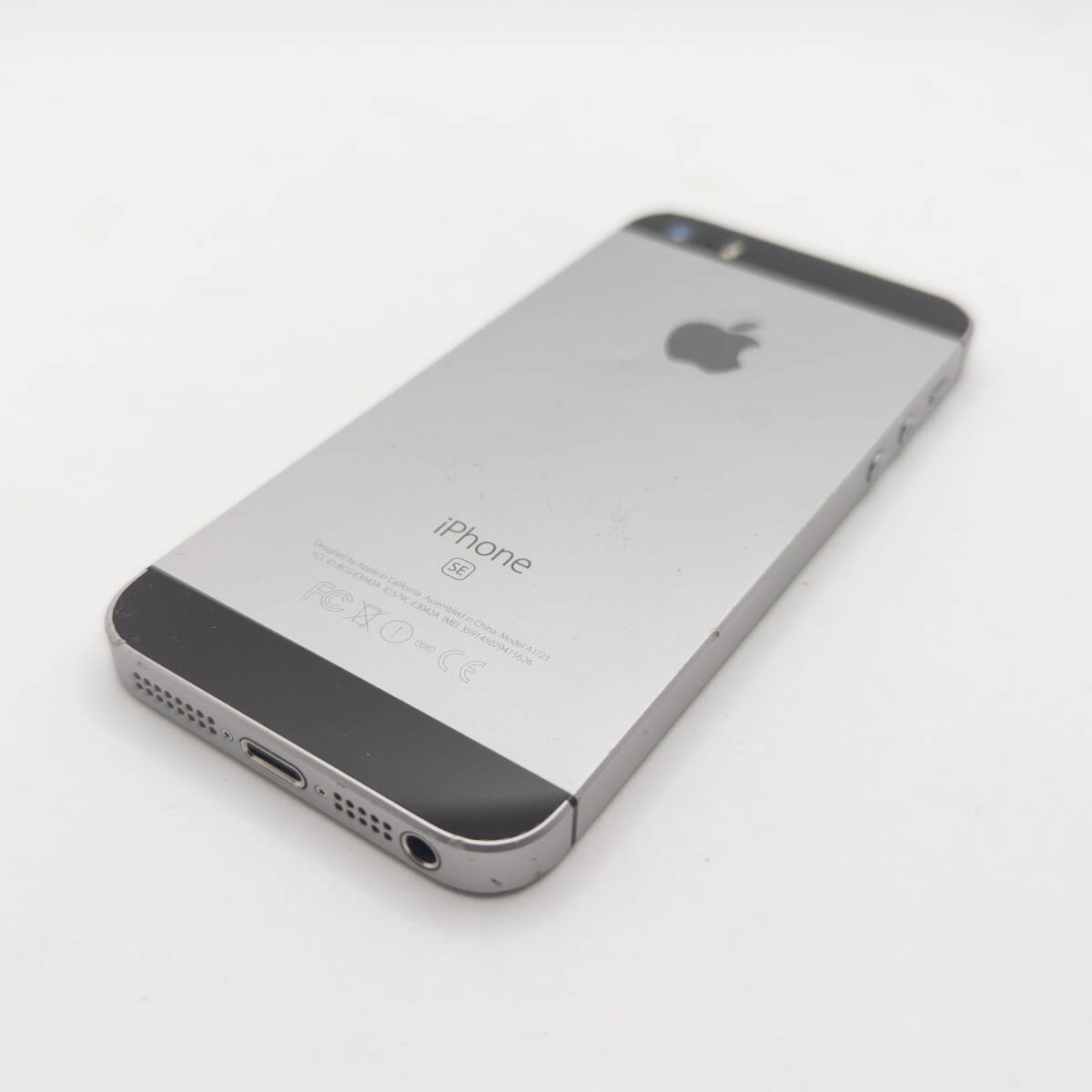 Apple iPhone SE 初代 第1世代 16GB au 判定〇 アップル アイフォン スマートフォン スマホ 携帯電話 ジャンク 本体 #ST-02359の画像3
