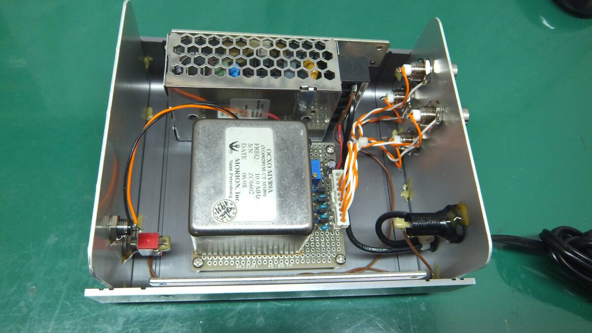 *** 10.000000MHz 高精度基準発振器　　±1Ｘ10-9　動作品　美品　　***