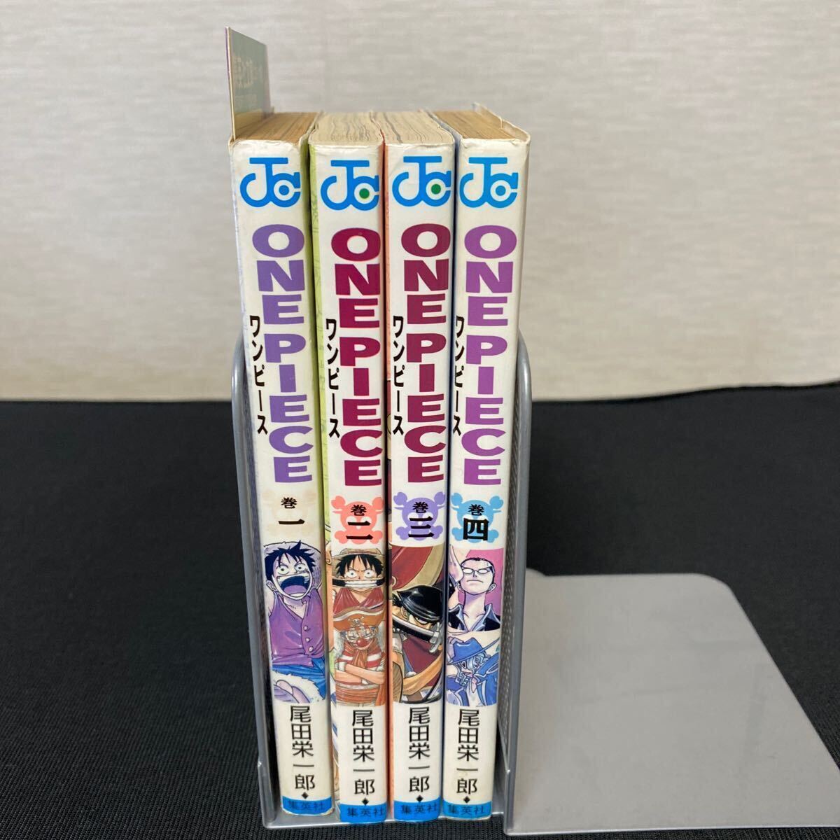 ワンピース 1巻〜4巻 全巻初版 1巻のみ冊子付き 4冊セット 尾田栄一郎 集英社 ワンピース ONE PIECE ジャンプコミックス JC 希少の画像1