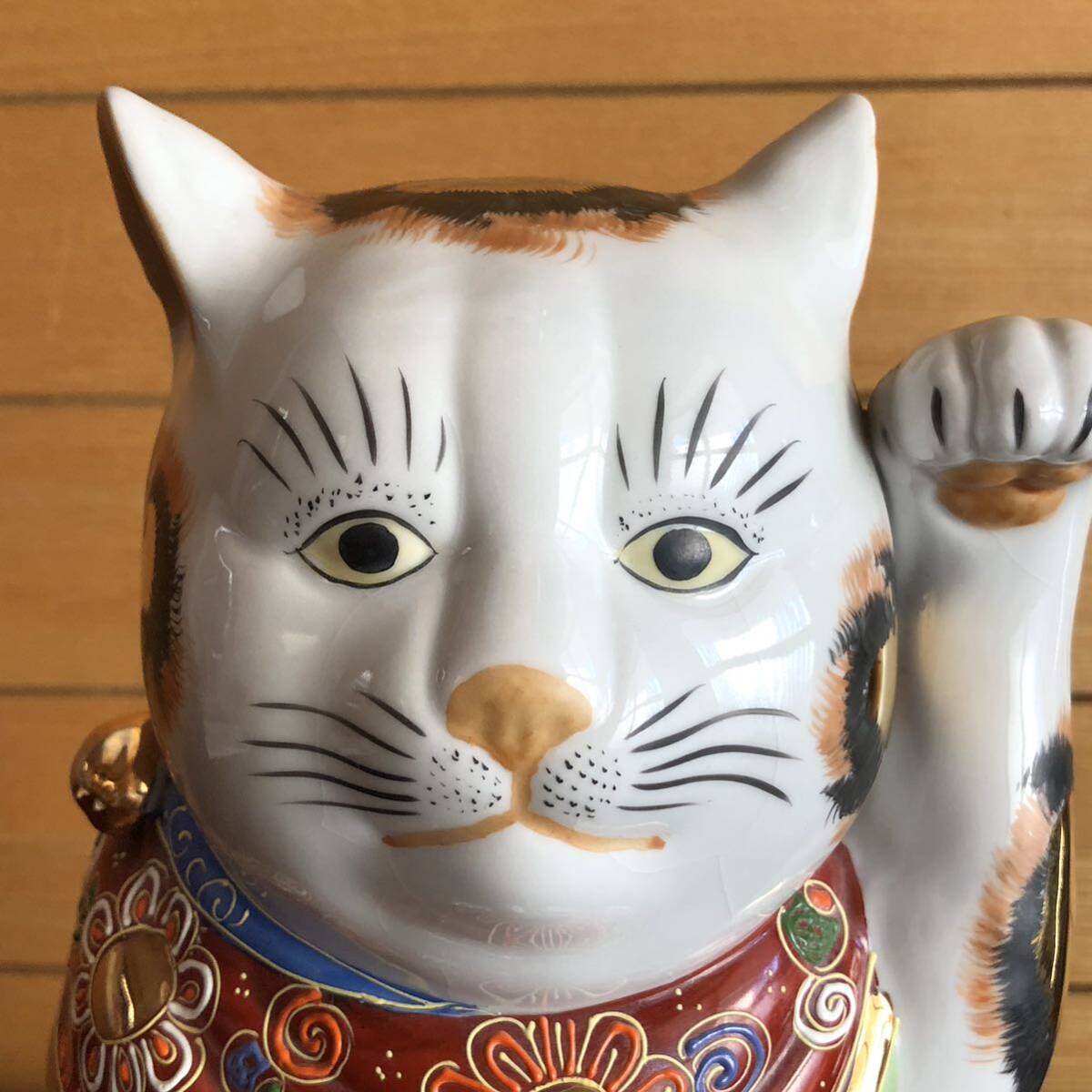 * Kutani Hachiman обжиг в печи манэки-нэко украшение кошка .. предмет керамика quotient .... удача произведение искусства три шерсть кошка Kutani высота 30.V26