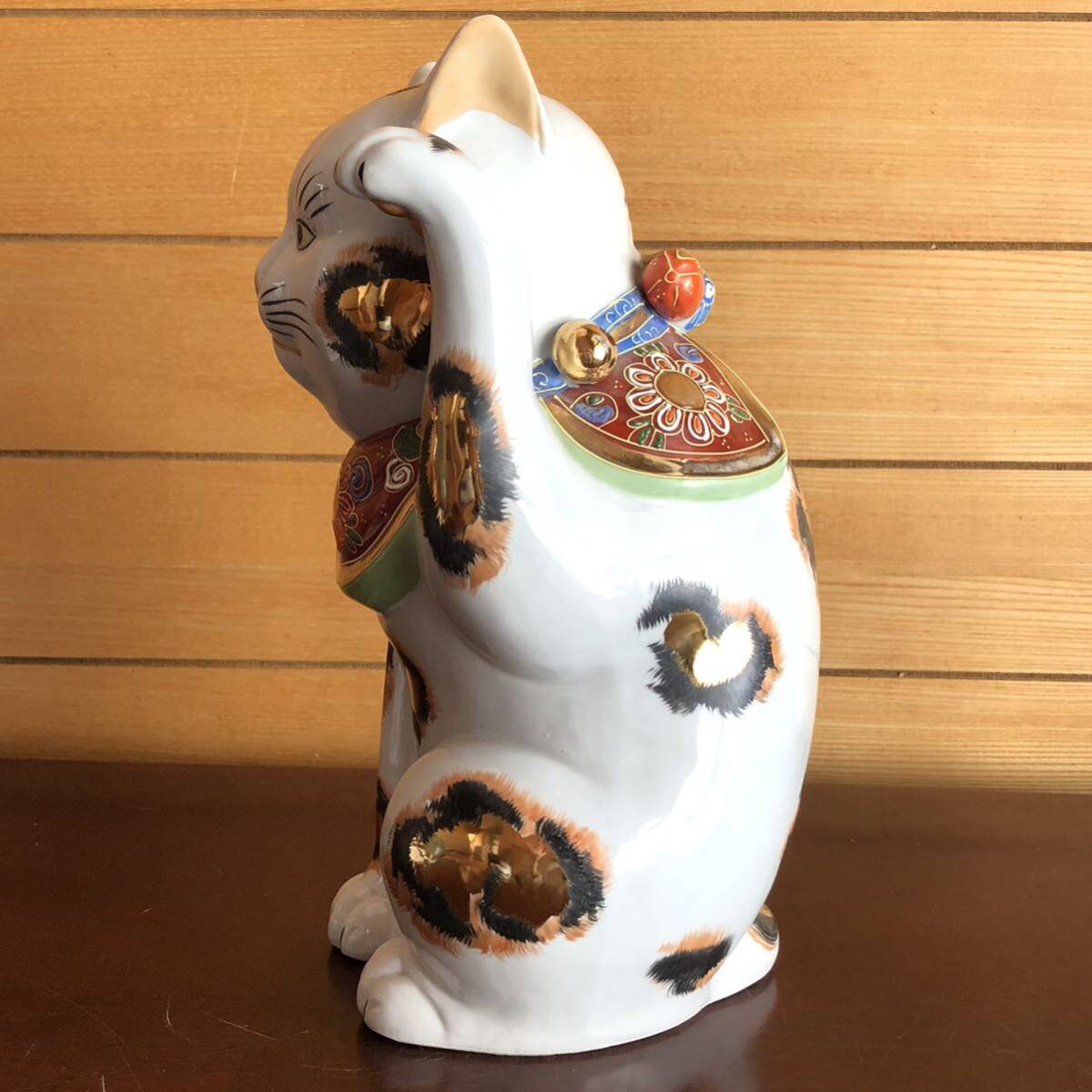 * Kutani Hachiman обжиг в печи манэки-нэко украшение кошка .. предмет керамика quotient .... удача произведение искусства три шерсть кошка Kutani высота 30.V26