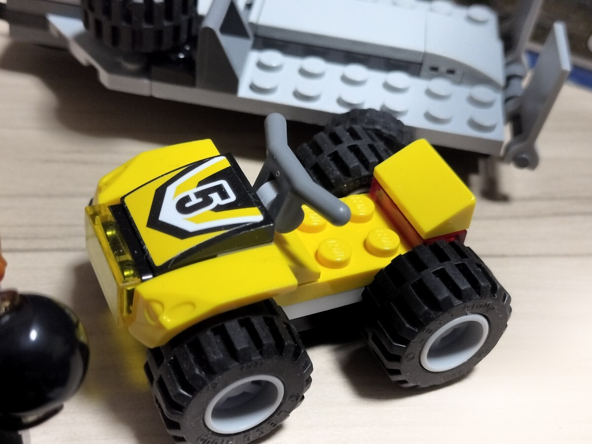 送料無料即決希望 レゴ (LEGO) シティ 四輪バギーとトレーラー 60148 ミニフィグ タイヤ 車 CITY 絶版の画像5