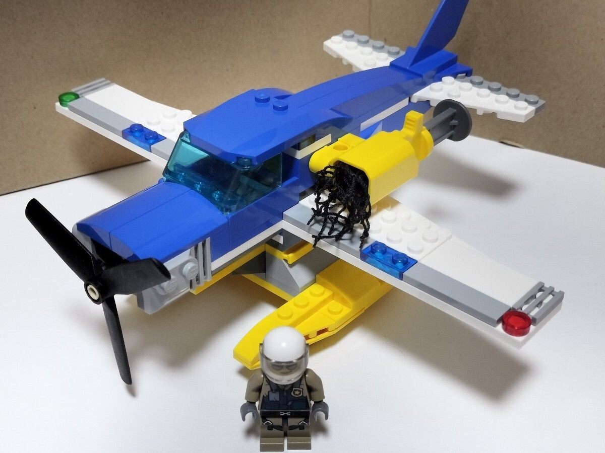 送料無料即決希望　レゴブロック　LEGO シテ　60175　川岸の大ドロボウの水上飛行機とパイロット　ミニフィグ　ネットシューター　希少_画像1