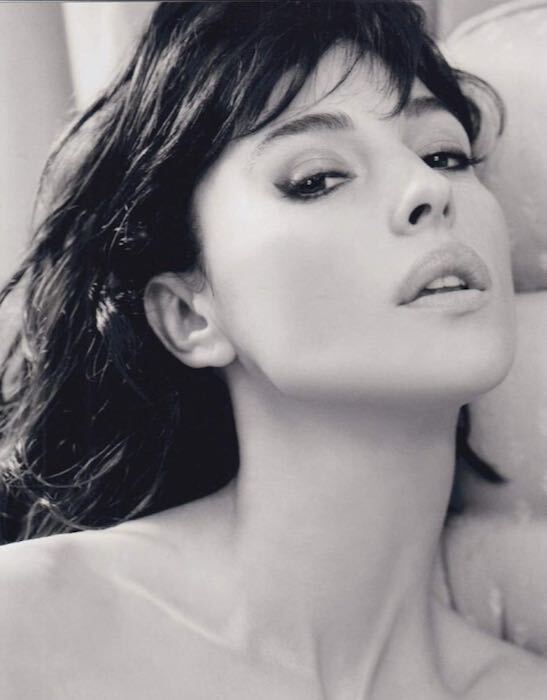 大型写真(約35.5x28cm)　モニカベルッチ　Monica Bellucci　輸入　写真　sb0213._画像1