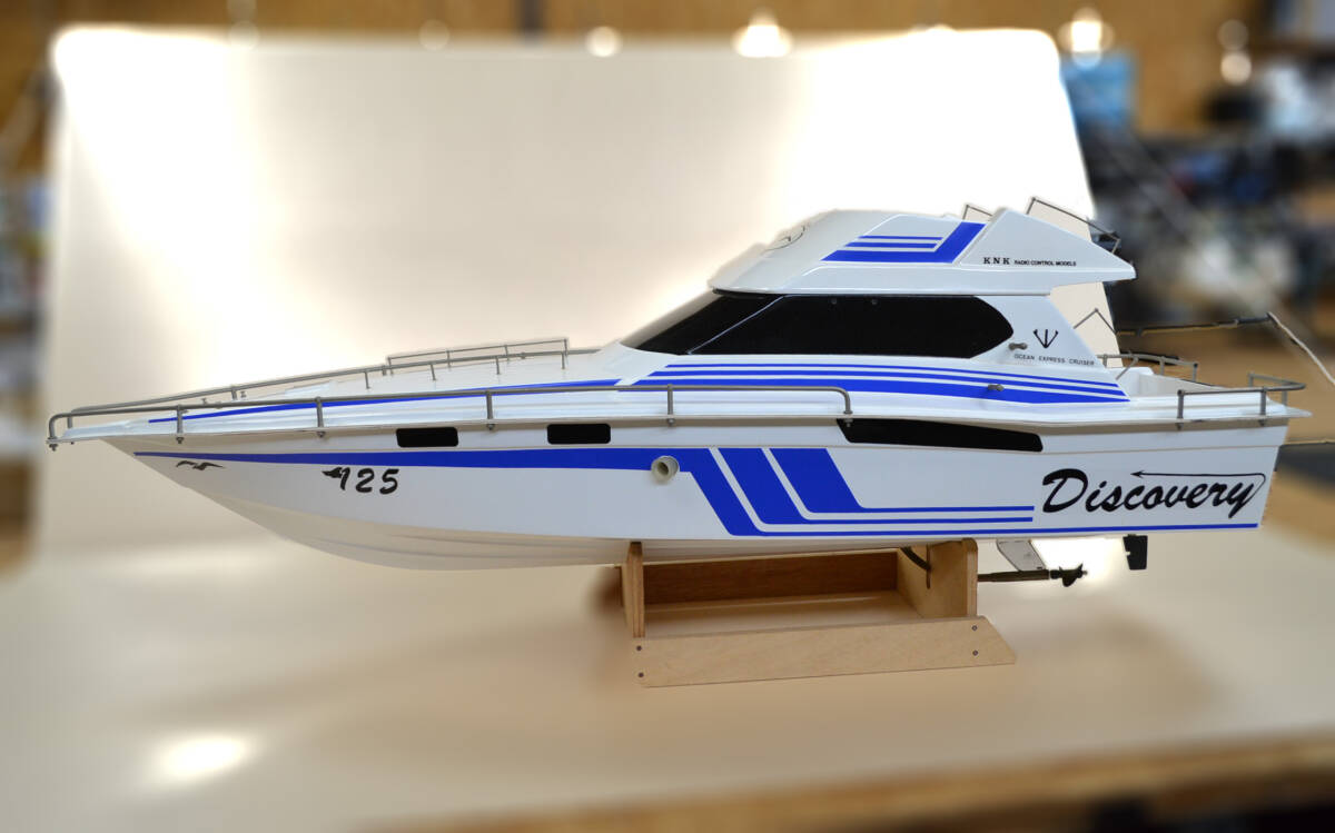地球堂模型 DISCOVERY セミスケール・レーシングボート・ゼノアG260PUM搭載済完成艇 26ccガソリンエンジンクルーザーの画像3