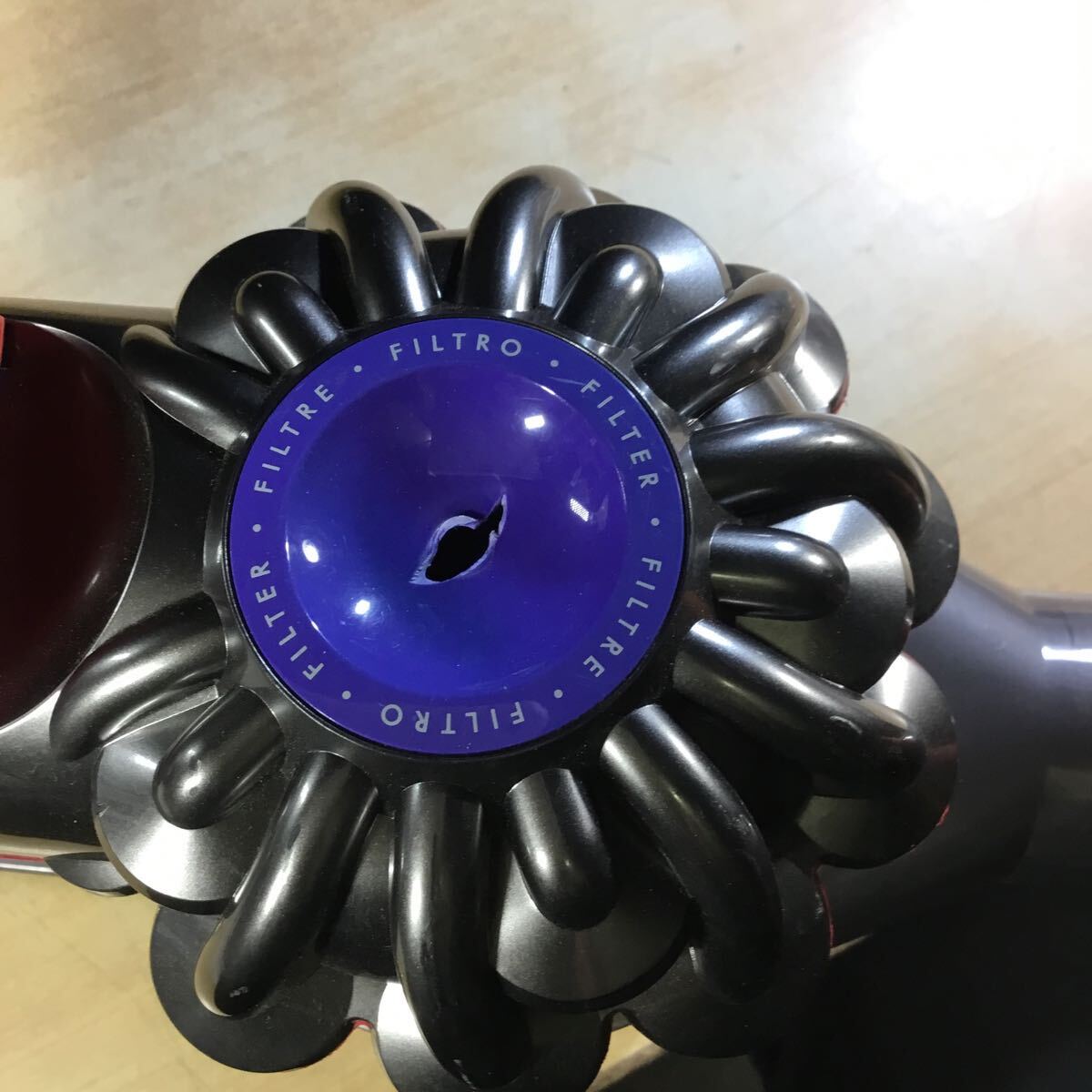 【送料無料】(040367G) dyson SV10 サイクロン式コードレスクリーナー ジャンク品_画像8