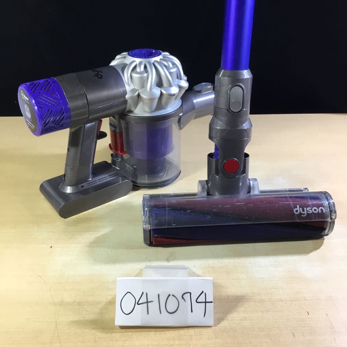 【送料無料】(041074G) dyson SV07 サイクロン式コードレスクリーナー ジャンク品_画像1