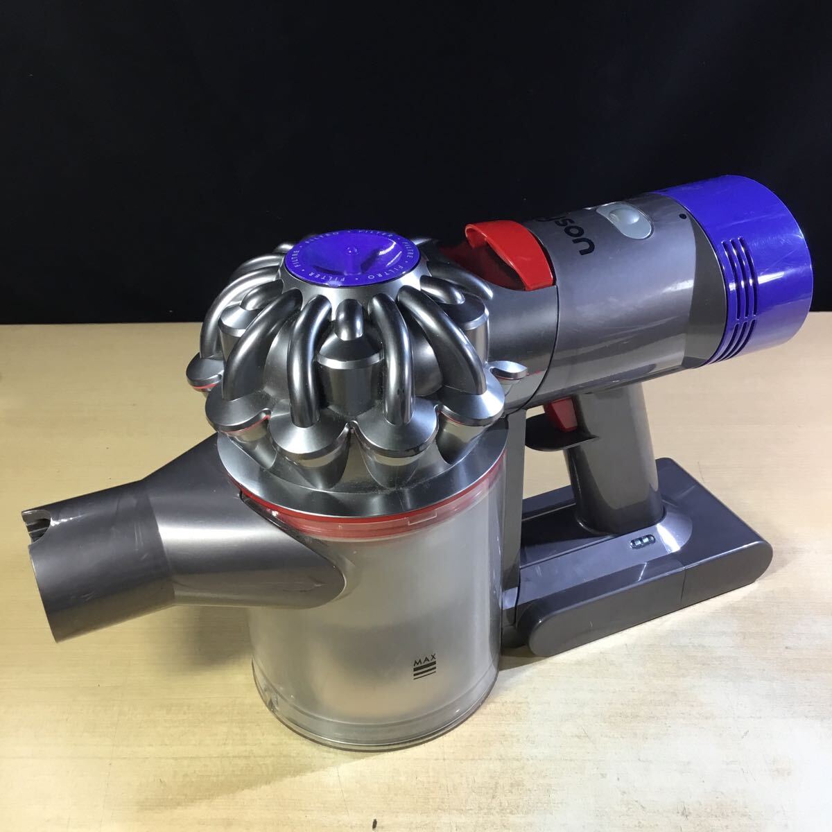 【送料無料】(041763G) dyson SV10 サイクロン式コードレスクリーナー 【ワケあり】 ジャンク品_画像3