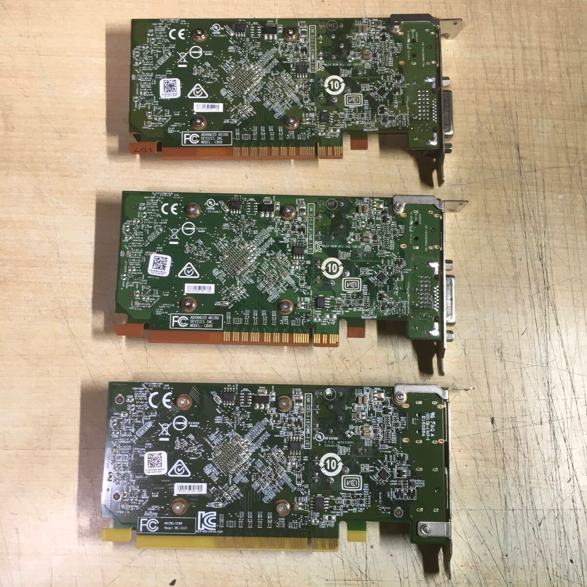 【送料無料】(041711C) DELL AMD Radeon R7 430 2GB CN-00F8PX 09VHW0 グラフィックボード 中古品 3台セットの画像2