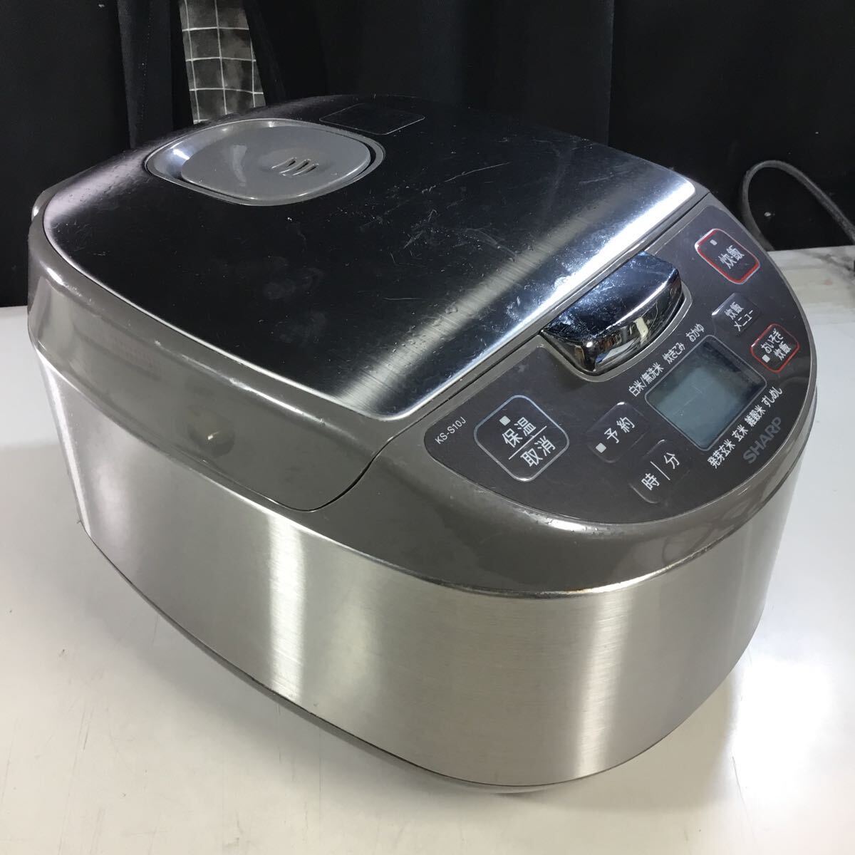 【送料無料】(042235G) SHARP シャープ 炊飯ジャー 2018年製 5.5合炊き 炊飯器 中古品 KS-S10J-S_画像2