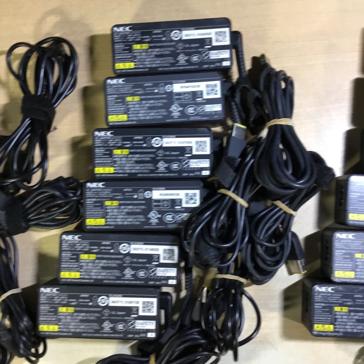 【送料無料】(042264E) 18個セットNEC AC Adapter ADP003 20V2.25A 純正品 ACアダプター メガネケーブル付 中古品の画像3