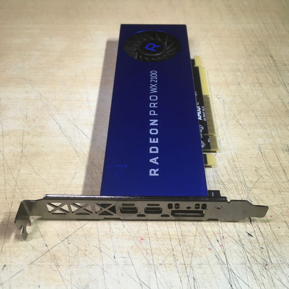 【送料無料】(042203C) AMD RADEON PRO WX 2100 2GB GDDR5 グラフィックボード 中古品 の画像4