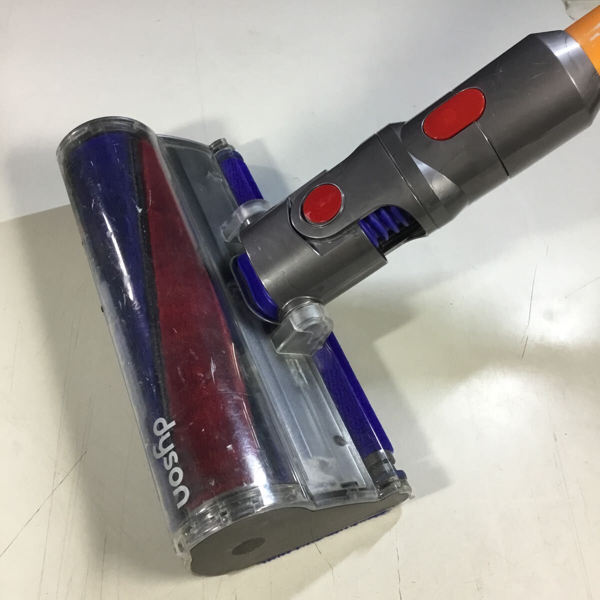 【送料無料】(043037G) dyson SV10サイクロン式コードレスクリーナー ジャンク品_画像2