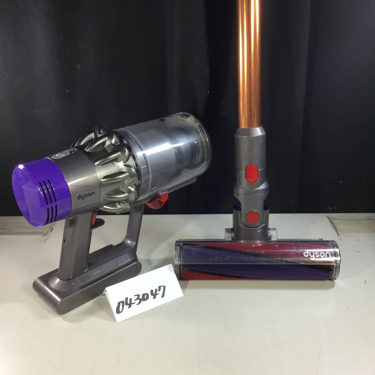 [ free shipping ](043047G) dyson SV12 Cyclone type cordless cleaner [ sharing equipped ] junk 