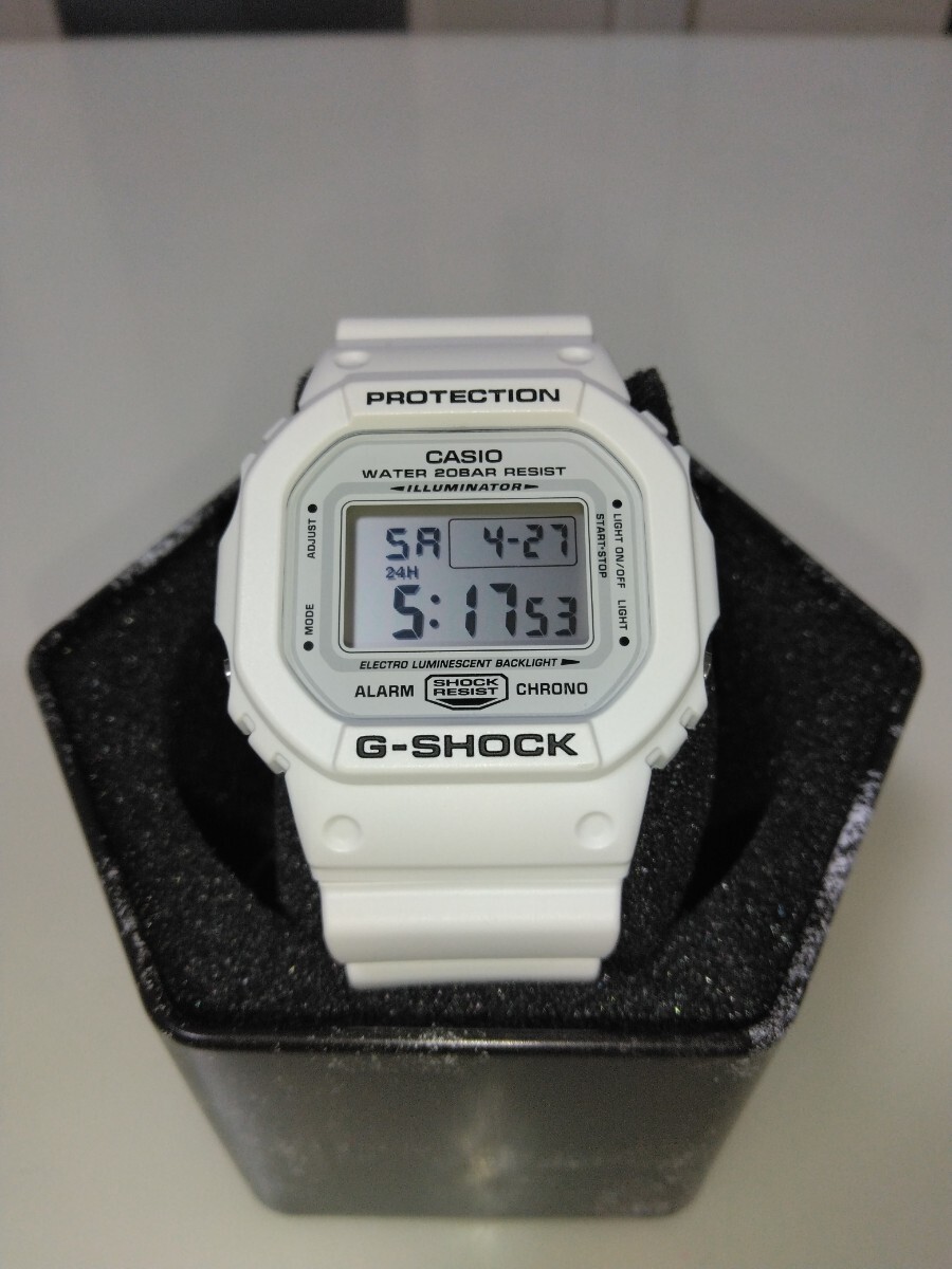 美品 CASIO G-SHOCK DW-5600MW ホワイト 付属品あり 送料無料の画像1