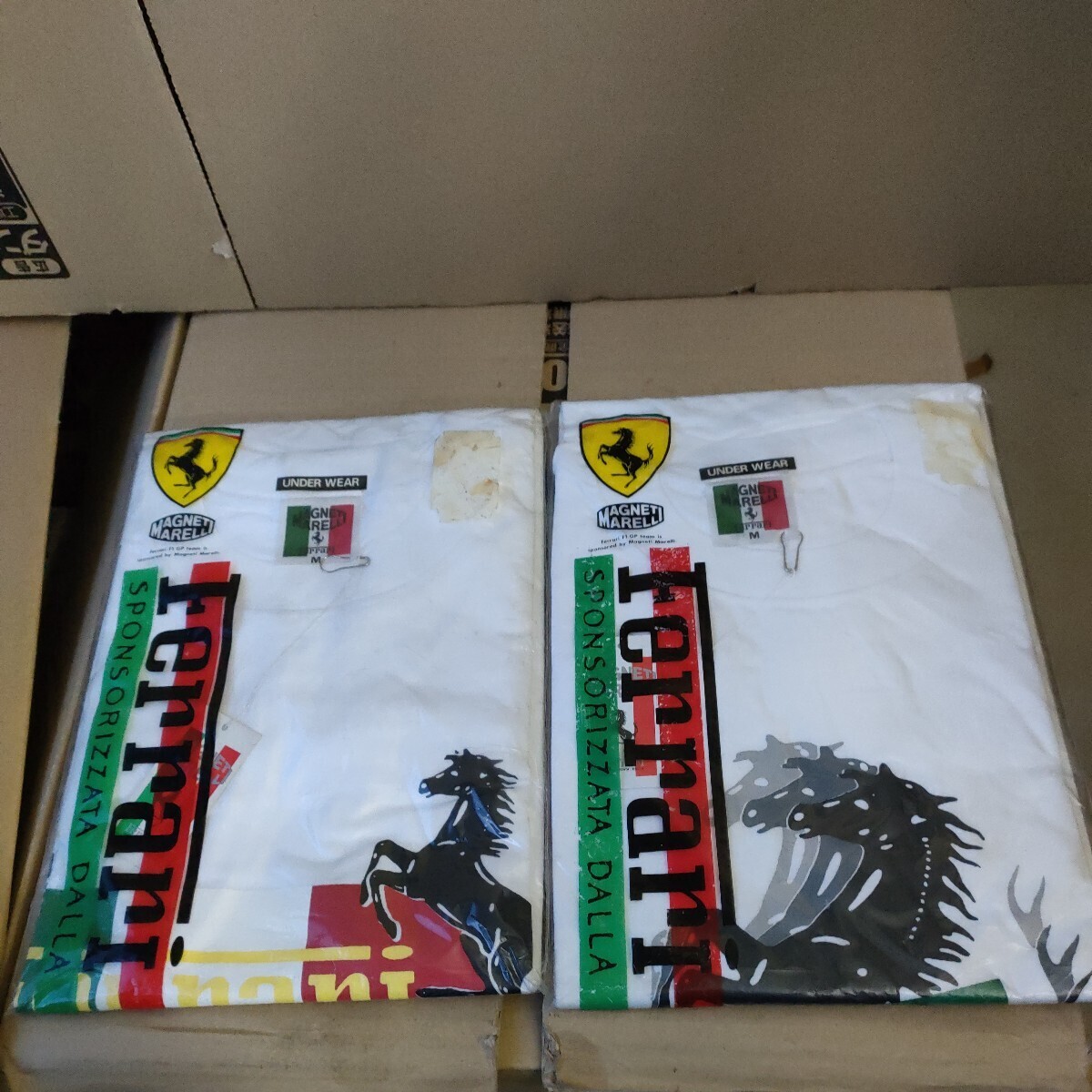 FERRARIグッズ まとめ売り Tシャツ 帽子 紙袋 ステッカーの画像6