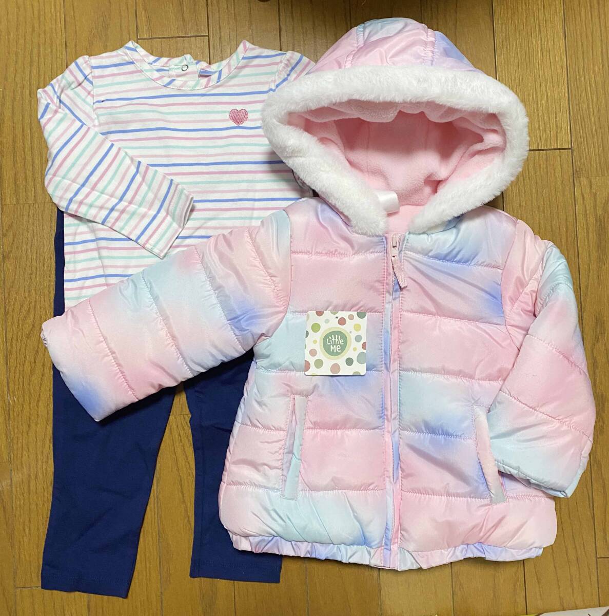 新品 90~100 ★ コストコ LITTLE ME 3点 セット 中綿 ジャケット 2T 長袖Tシャツ ロングパンツ ピンク ブルー タイダイ リトルミー ロンT _画像6