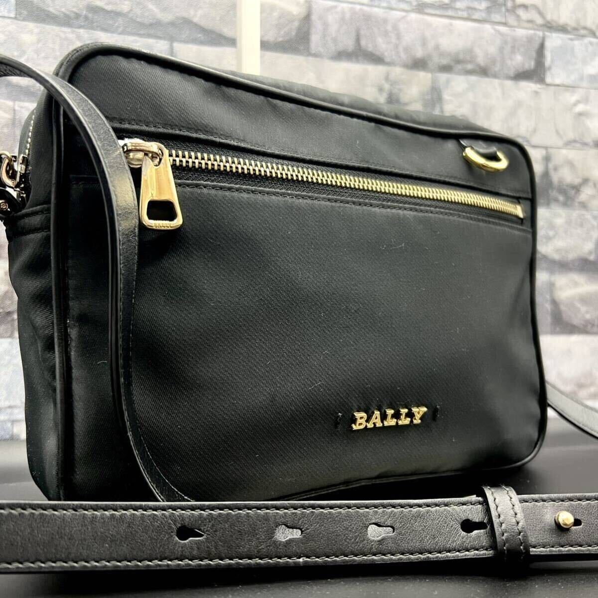 美品◎近年モデル◎BALLY バリー ショルダーバッグ 斜め掛け クロスボディ 金ロゴ 金具 調整可能 ナイロン レザー メンズ ブラック 黒の画像1