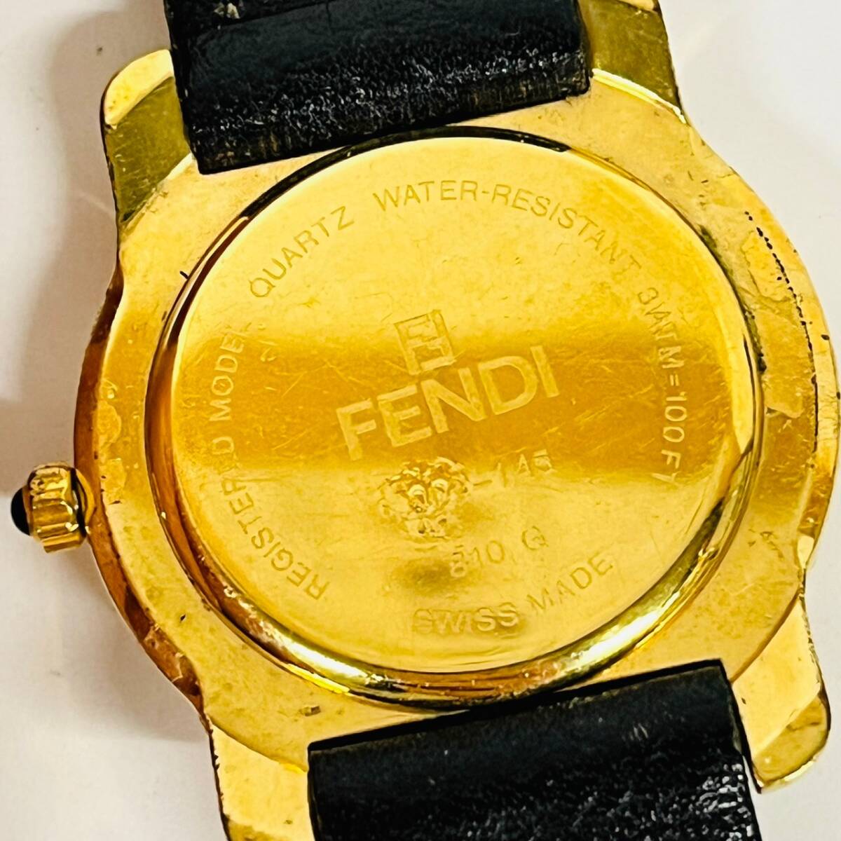 1円~【実動】フェンディ FENDI 810G クォーツ メンズ腕時計 ブラック文字盤 ラウンド ローマン デイト 純正尾錠 スイス製 2針 G122895_画像7