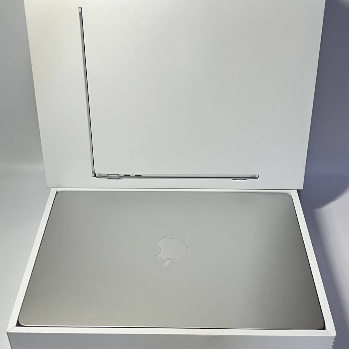 1円~【保証期間有】Apple MacBook Air 13インチ M2 2022 シルバー Z15W001P2 CTOモデル 16GB 256GB 8C CPU 10C GPU 充放電回数43 GK-70127の画像1