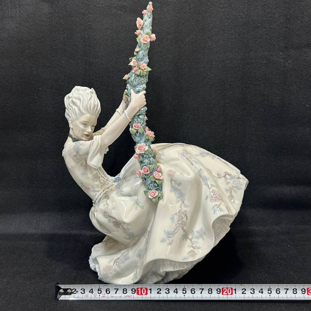 ★ 1円〜【コレクター放出品】LLADRO リヤドロ 薔薇のブランコの貴婦人 フィギュリン 陶器人形 MADE IN SPAIN インテリア 置物 西洋陶磁 IB_画像8