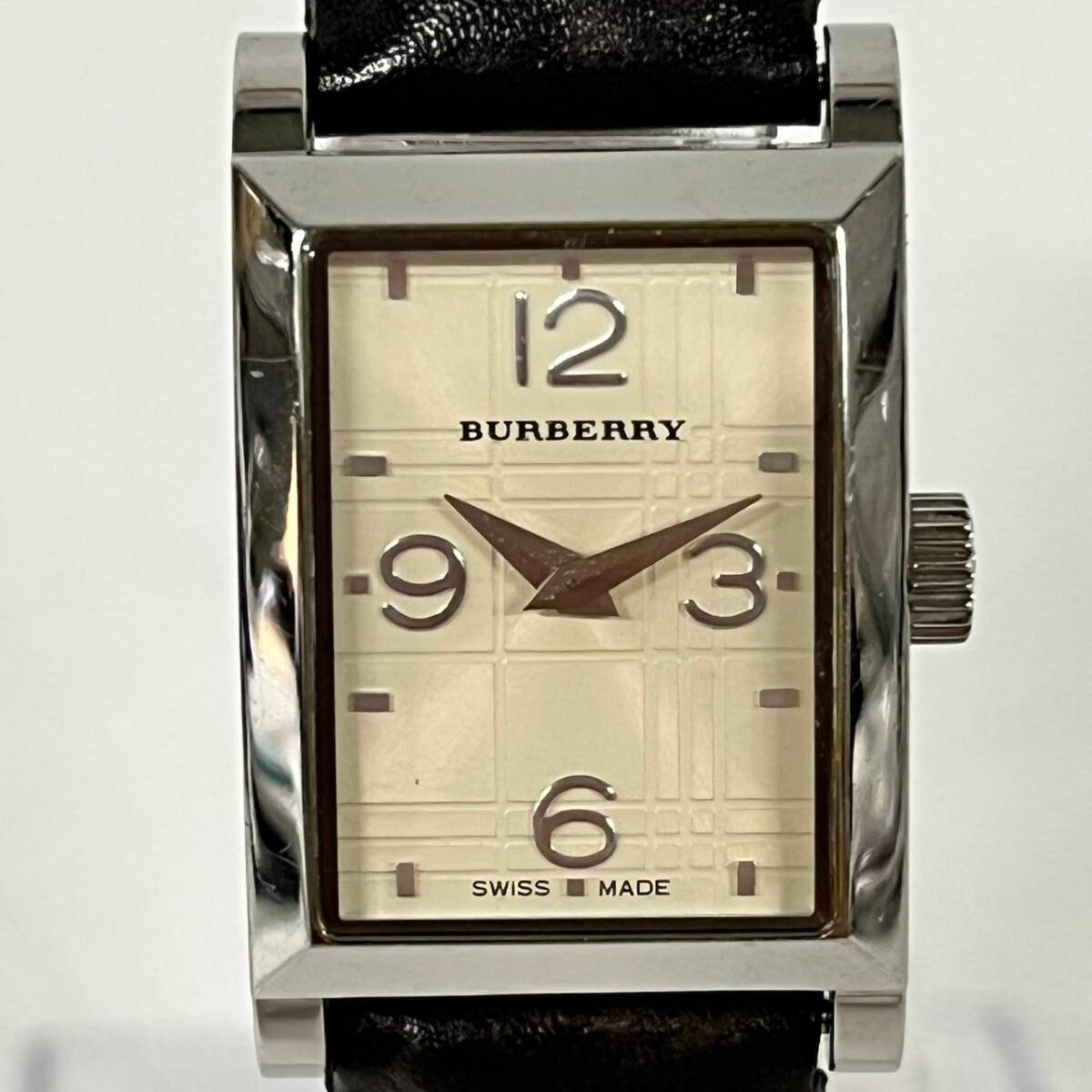 1円~【実動】バーバリー BURBERRY BU8001 クォーツ レディース腕時計 アイボリー文字盤 スクエア 2針 スイス製 純正 ベルト 尾錠 G123111の画像1