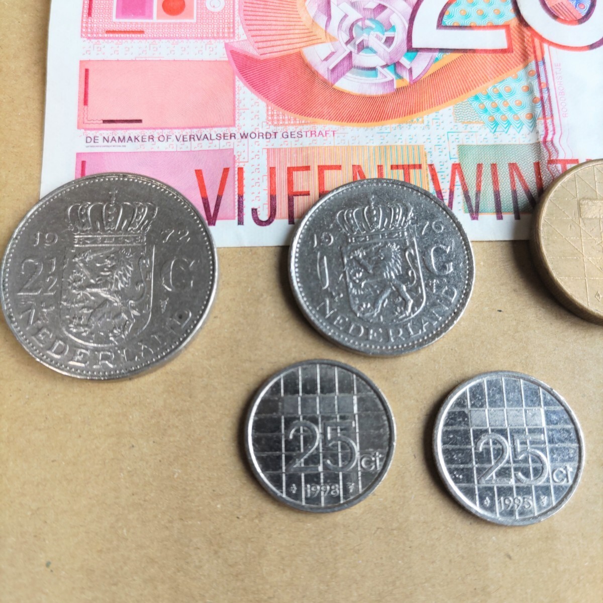  out . abroad note coin summarize US dollar euro China origin Korea won France franc Italy lilac Holland giruda- Switzerland franc US$ EURO coin 