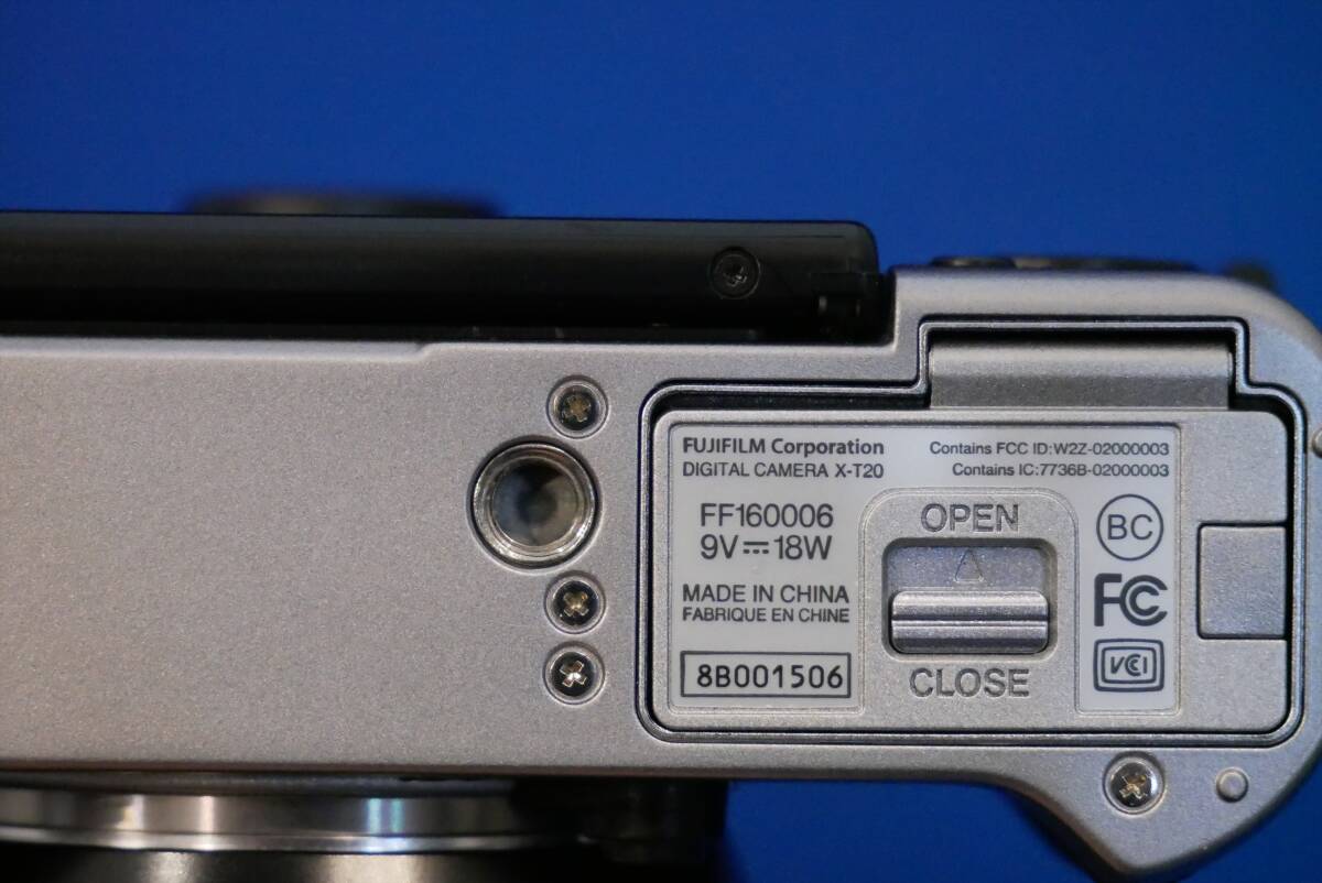 【美品】FUJIFILM X-T20 レンズキット XF 18-55mm F:2.8-4 予備バッテリー付の画像6