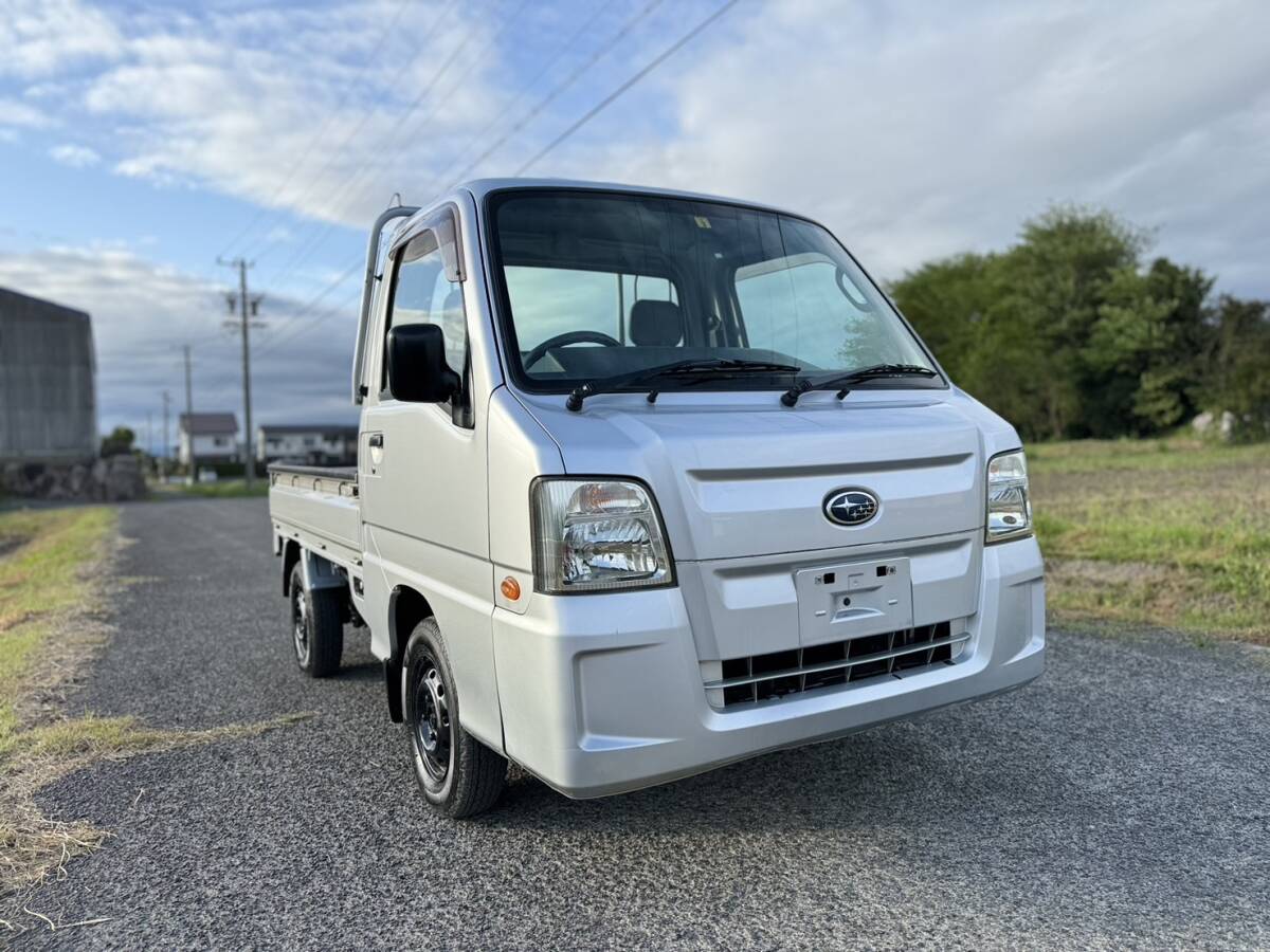 スバル サンバートラック/グレードTB/平成23年式/車検2年付き/5速マニュアル/4WD/ACの画像1